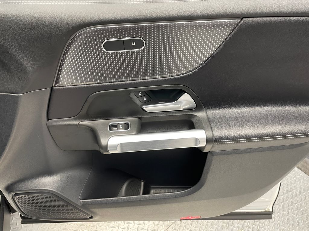 Thumbnail: 2022 Mercedes-Benz GLB - 15