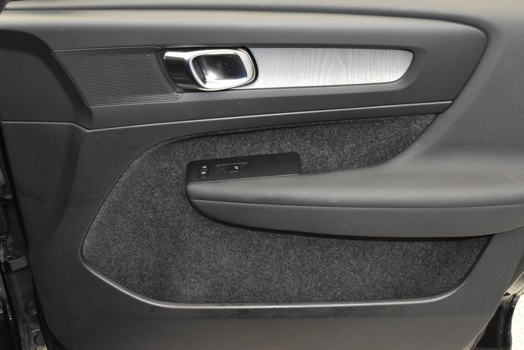 2023 Volvo XC40 B5 Core 22