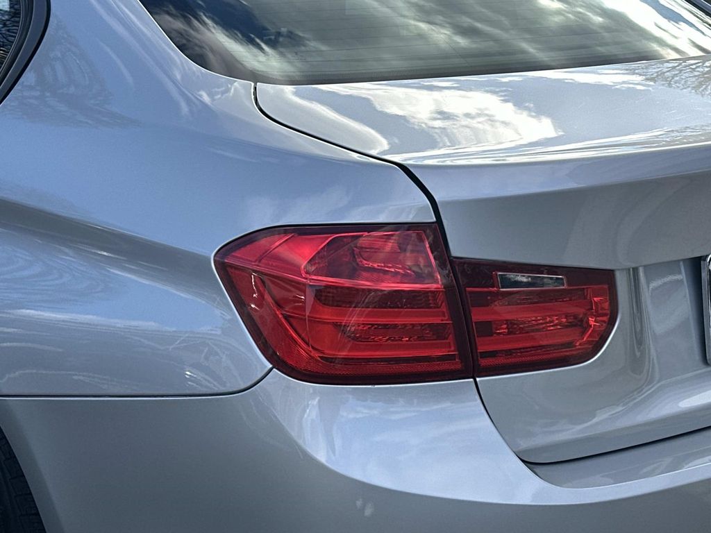 Thumbnail: 2015 BMW 3 Series - 10