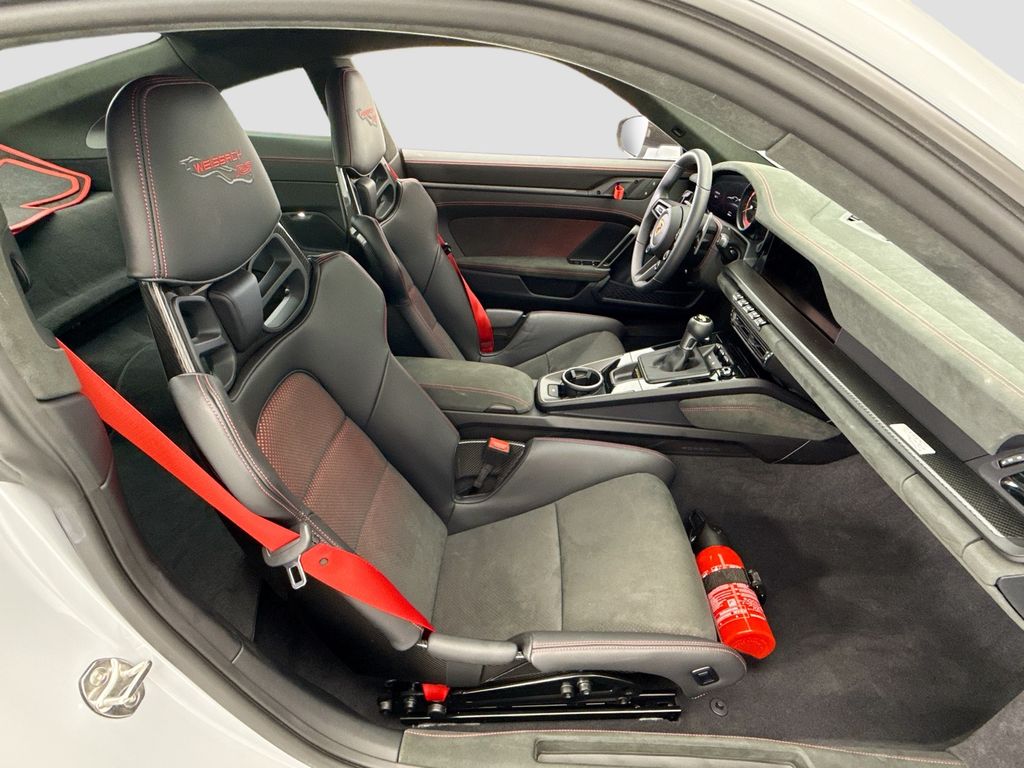 Thumbnail: 2025 Porsche 911 - 21
