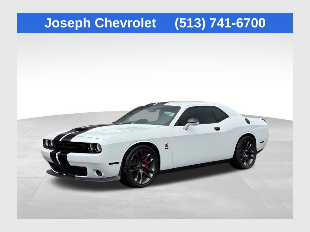 Dodge Challenger R/T Scat Pack RWD