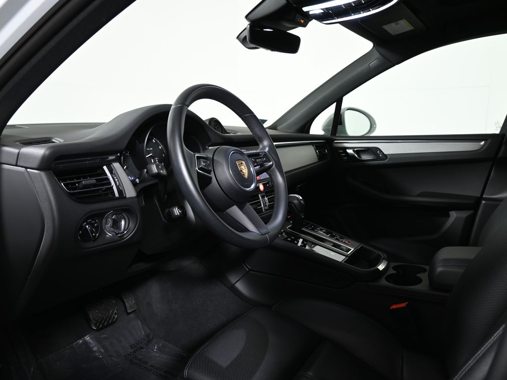 Thumbnail: 2025 Porsche Macan - 4