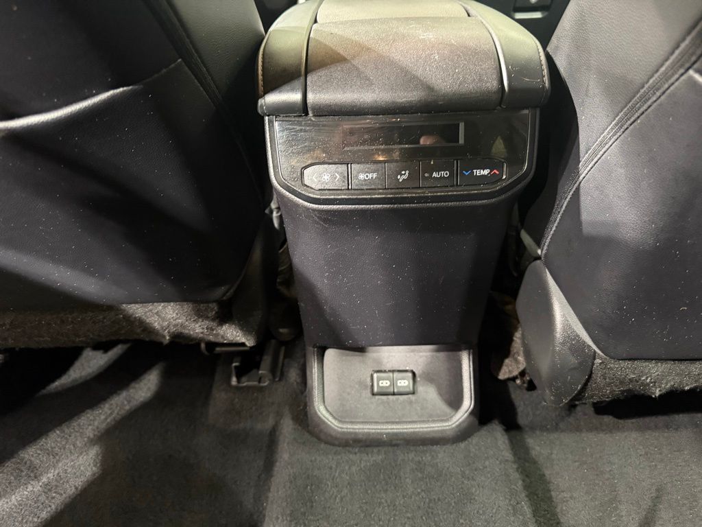 2022 Toyota Highlander XLE 23