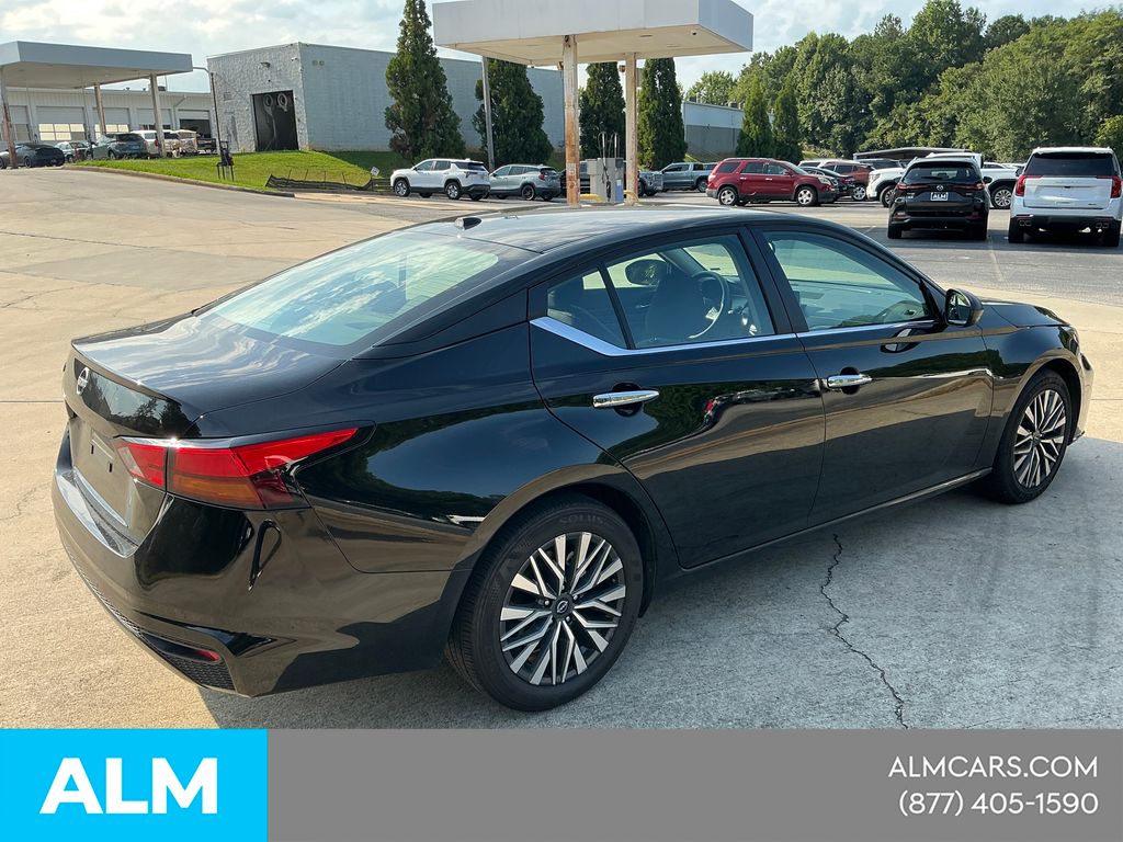 Used 2025 Black Nissan 2.5 SV image 6