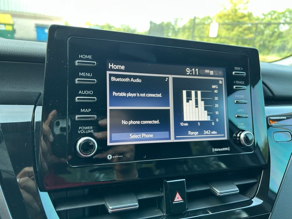 2022 Toyota Camry SE 24
