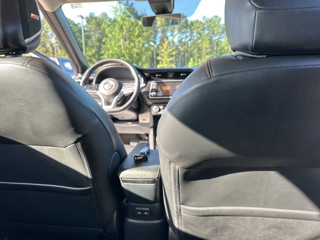 2020 Aspen White/Super Black Nissan Kicks SR FWD SUV