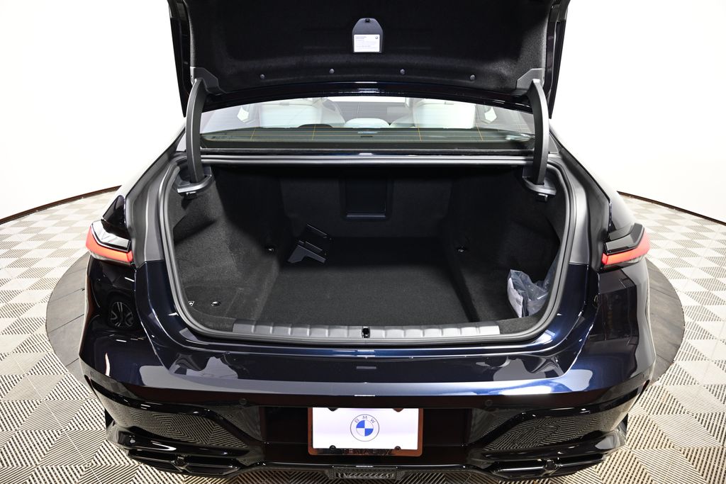 Thumbnail: 2026 BMW 7 Series - 10