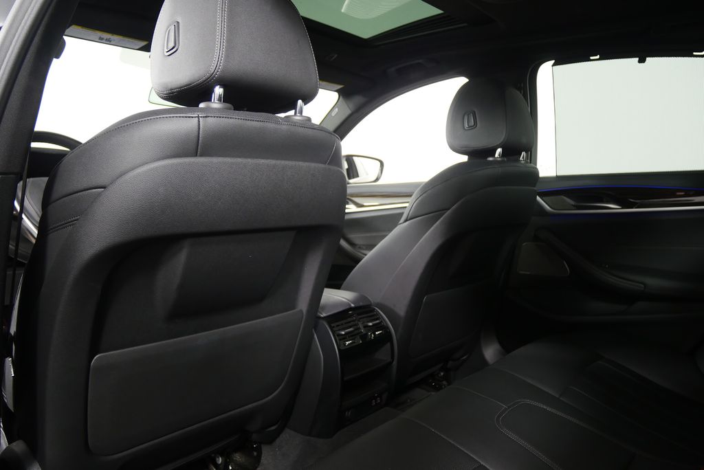 Thumbnail: 2021 BMW 5 Series - 16