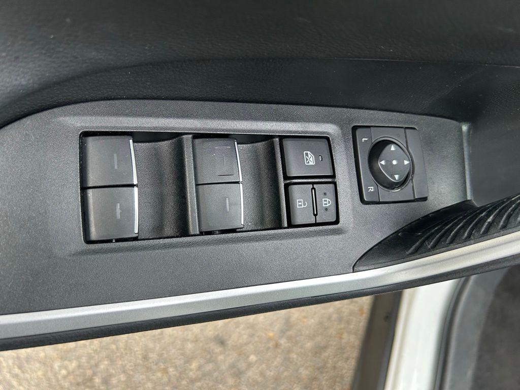 Thumbnail: 2023 Toyota RAV4 - 17