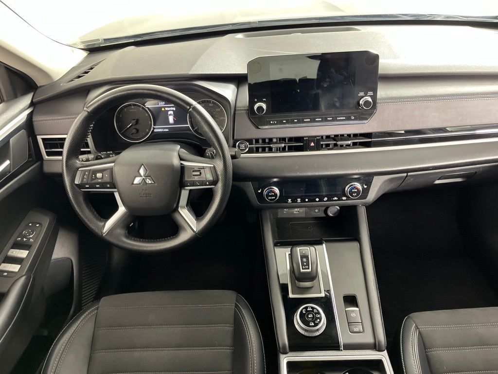 Thumbnail: 2024 Mitsubishi Outlander - 5