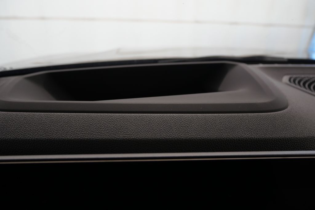 2025 BMW 3 Series 330i 19