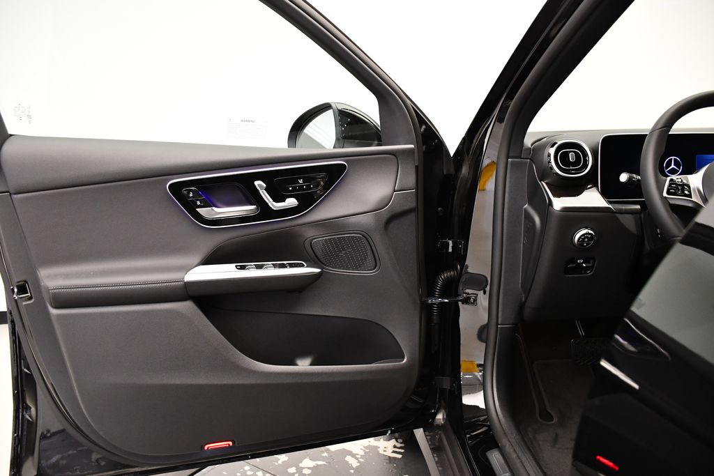 Thumbnail: 2025 Mercedes-Benz GLC - 29