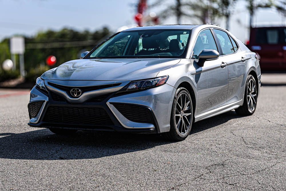 2023 Toyota Camry SE photo 3