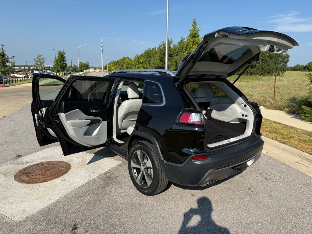 Thumbnail: 2019 Jeep Cherokee - 24