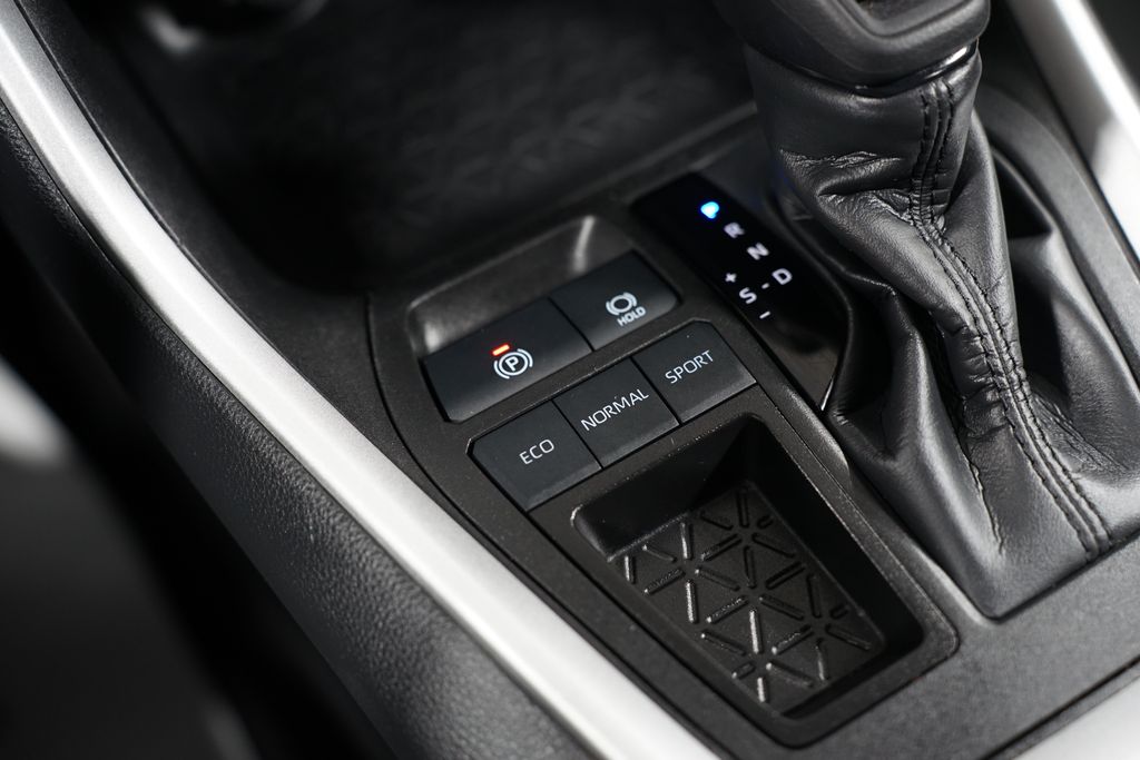 2023 Toyota RAV4 XLE 22