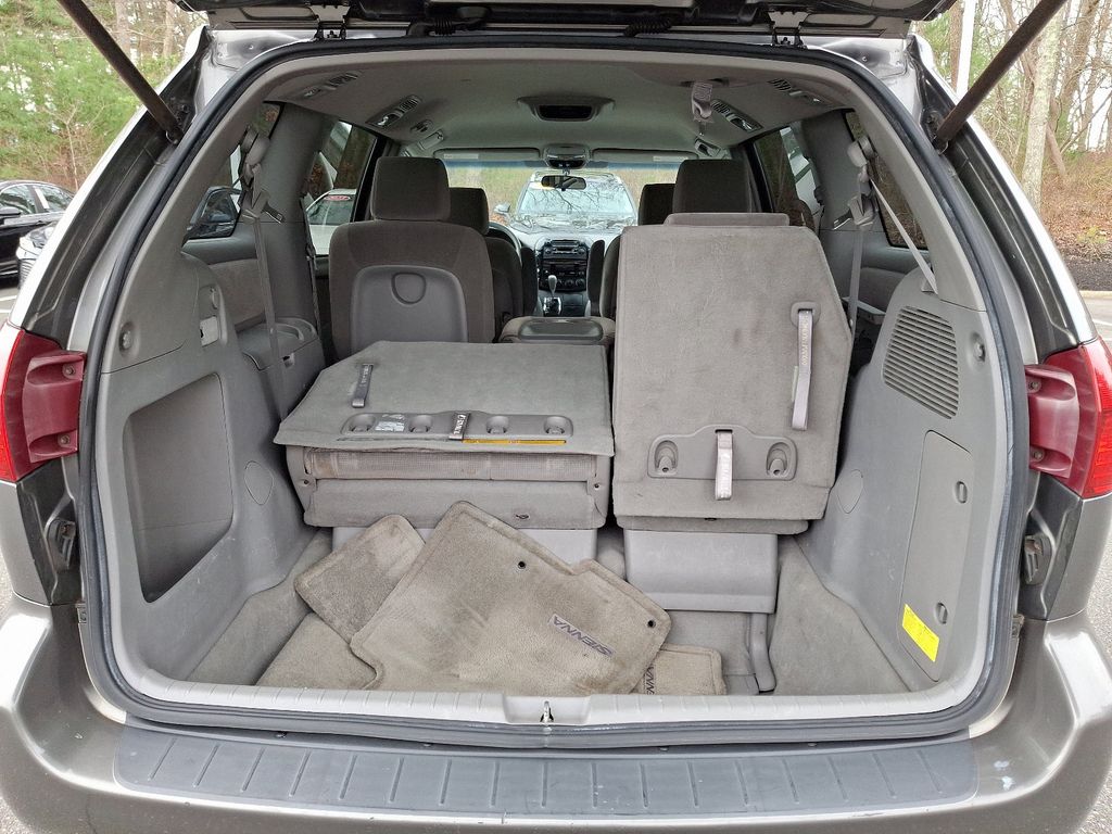 2004 Toyota Sienna CE 26