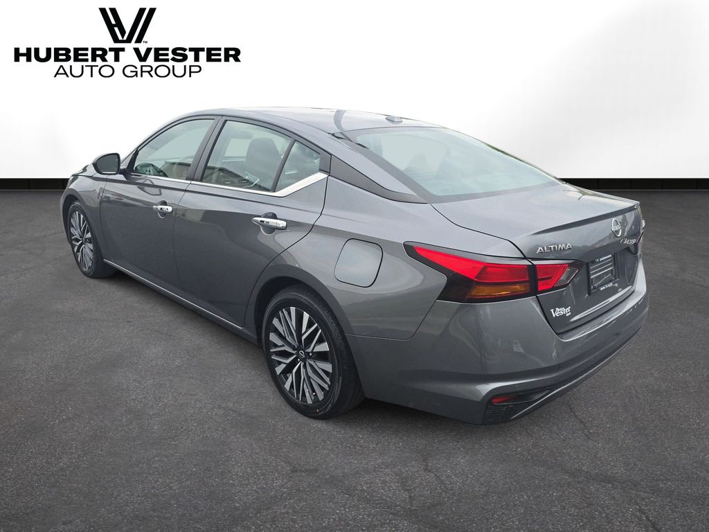 Used 2024 Nissan Altima Sedan