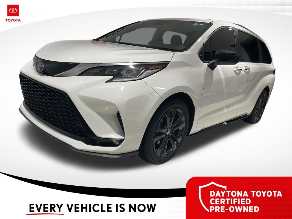 2022 Toyota Sienna XSE 7-Passenger Hybrid FWD's photo