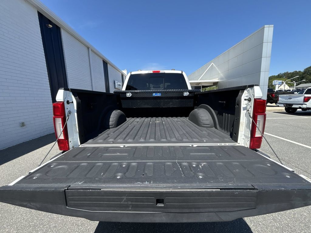 Used 2021 White Metallic Ford Lariat image 21