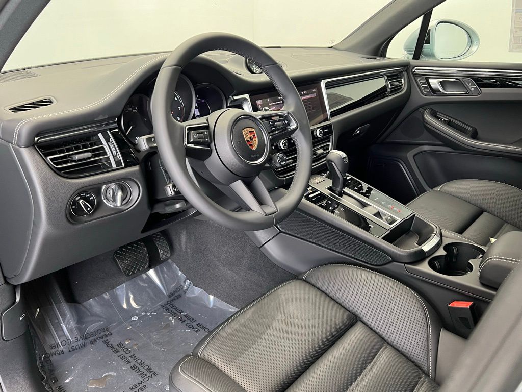 Thumbnail: 2025 Porsche Macan - 4