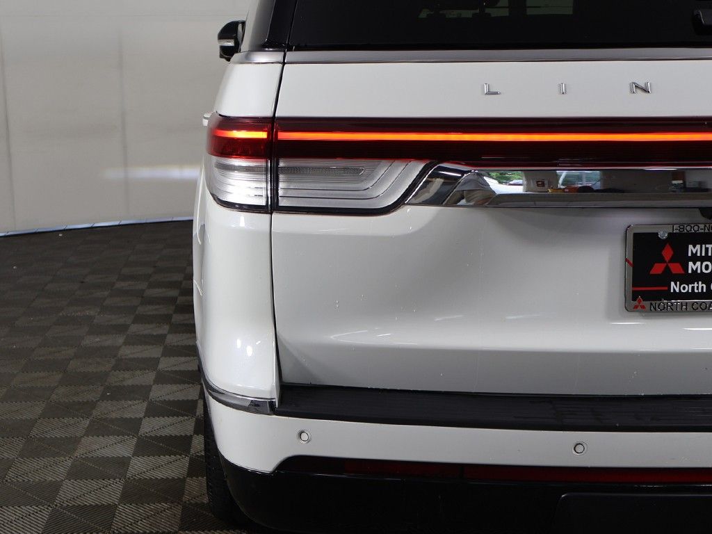 Used 2022 White Lincoln Reserve image 22