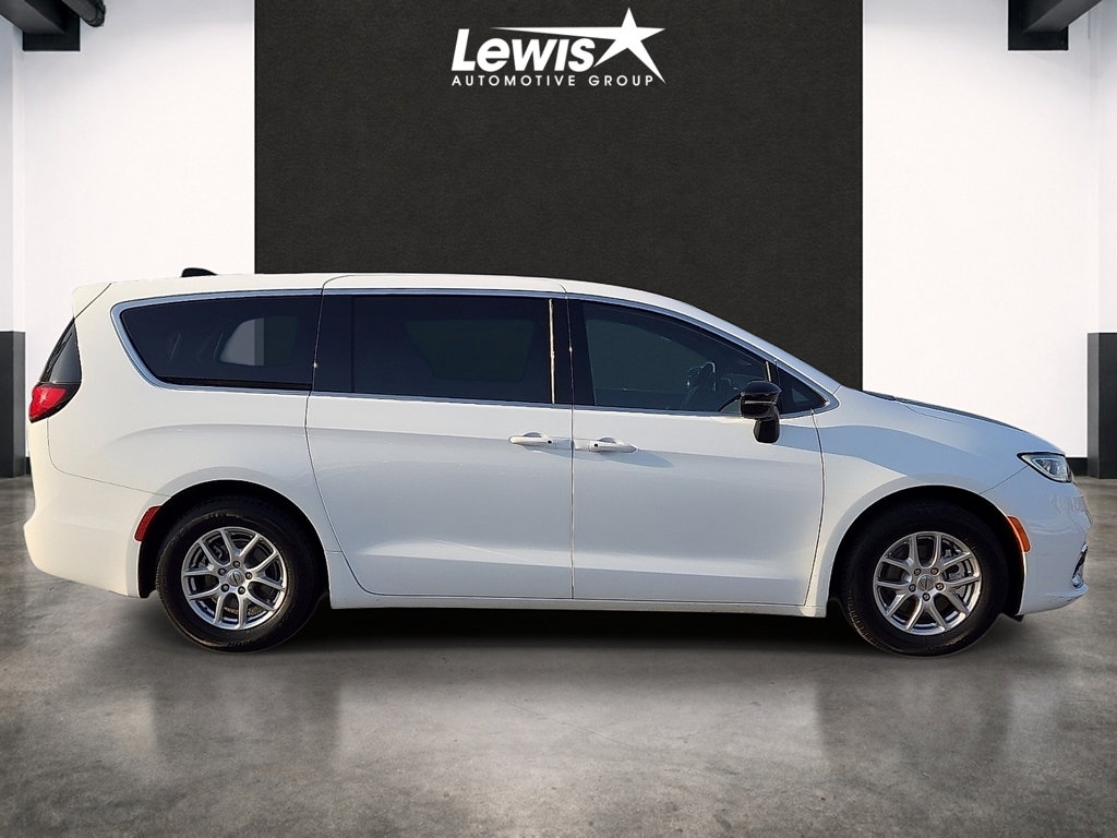 Used 2025 Chrysler Pacifica Select For Sale in Farmington, AR
