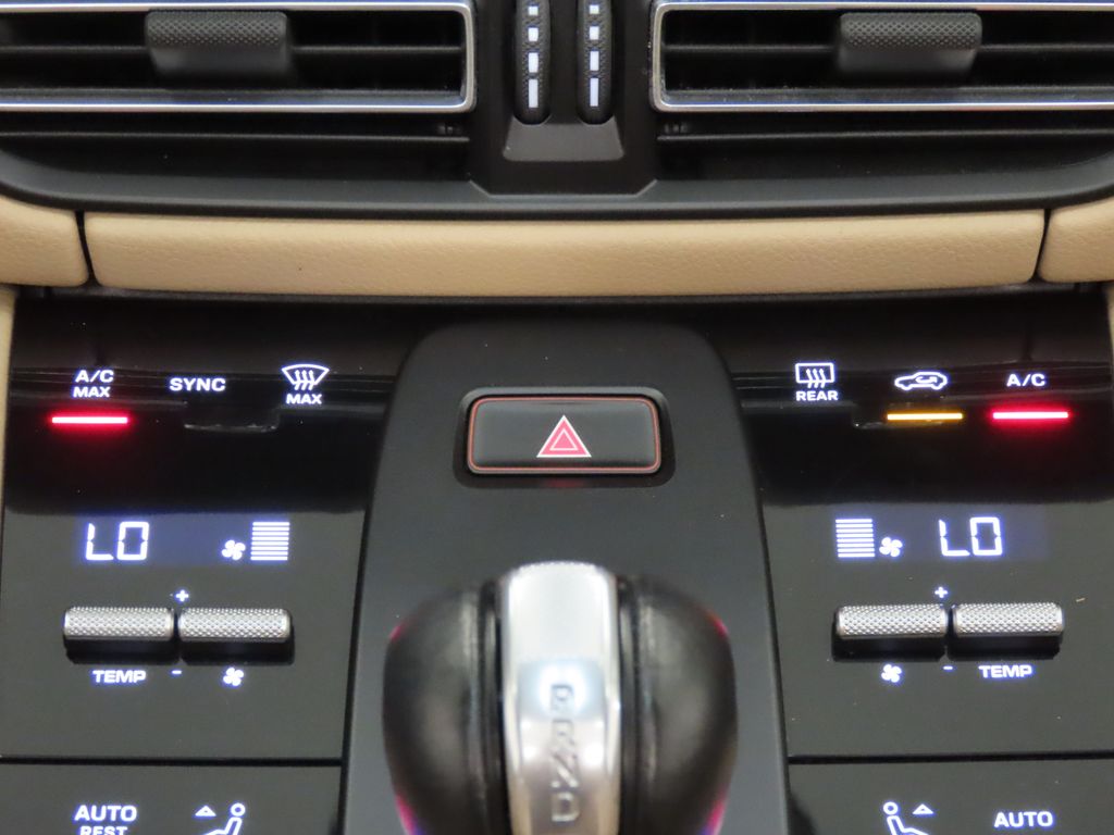 Thumbnail: 2024 Porsche Macan - 26