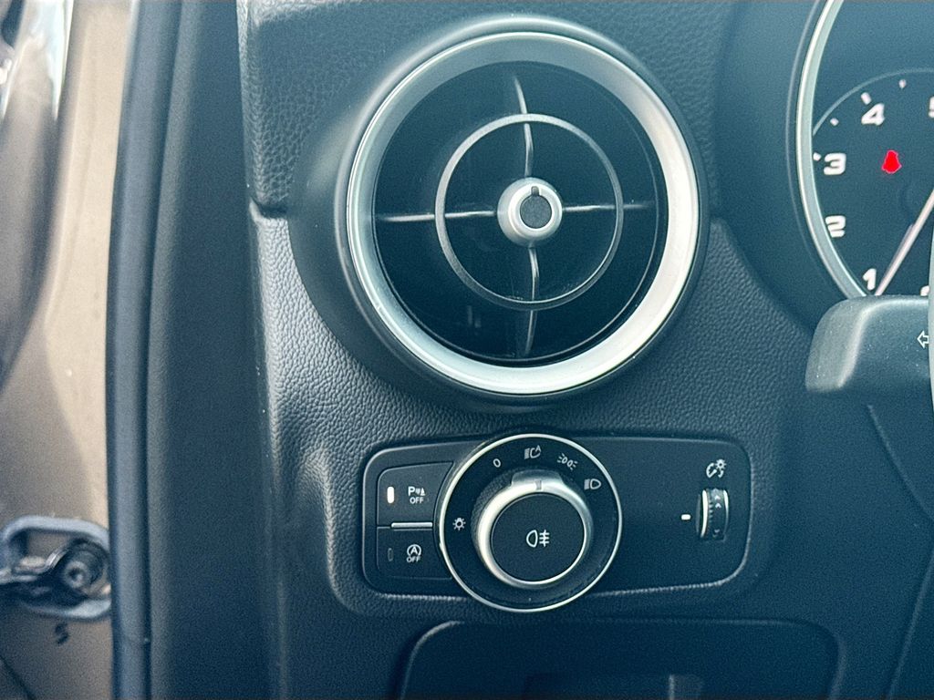 Used 2019  Alfa Romeo Ti image 10