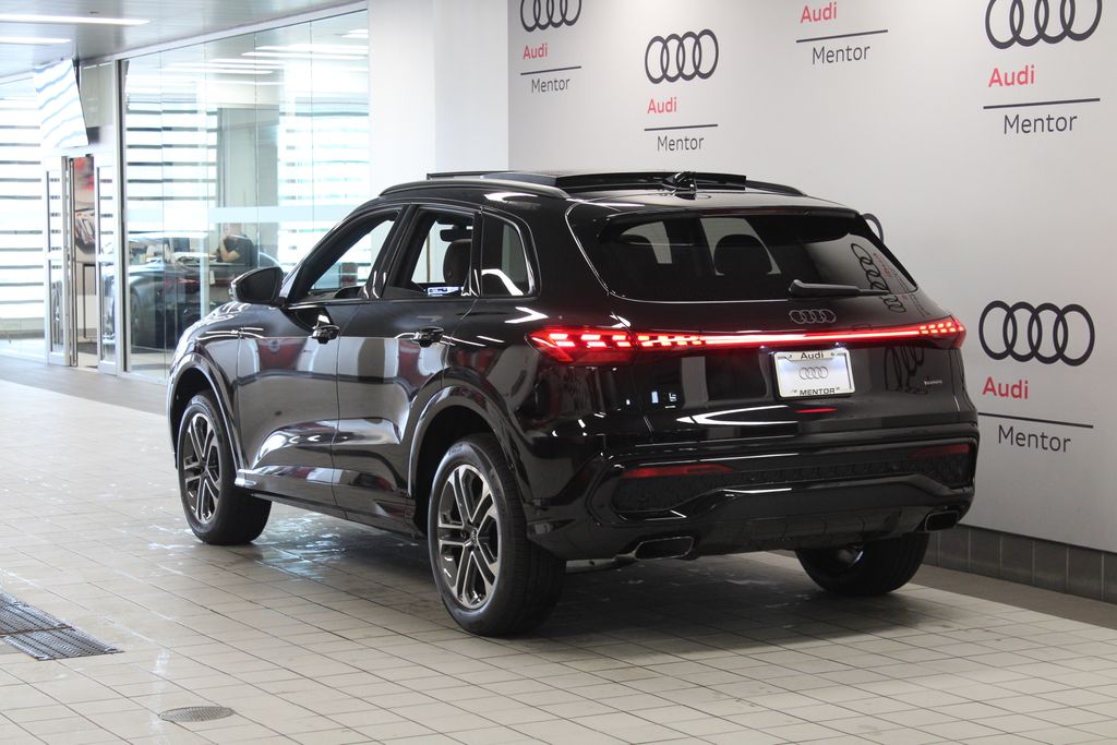 Thumbnail: 2026 Audi Q5 - 4