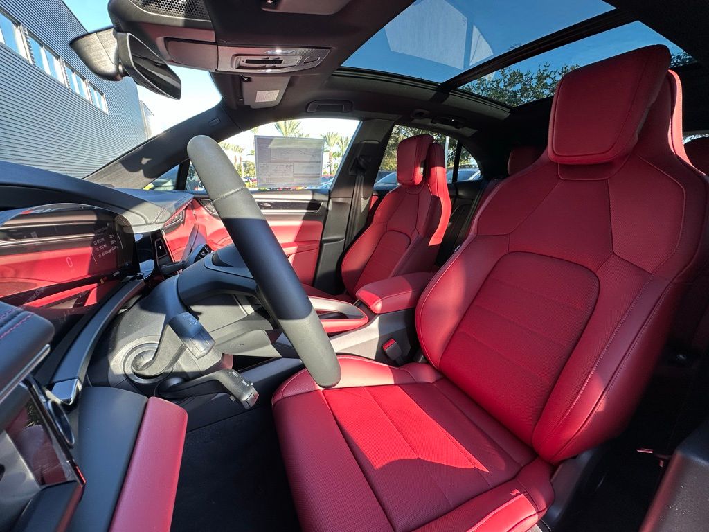 Thumbnail: 2025 Porsche Macan - 5