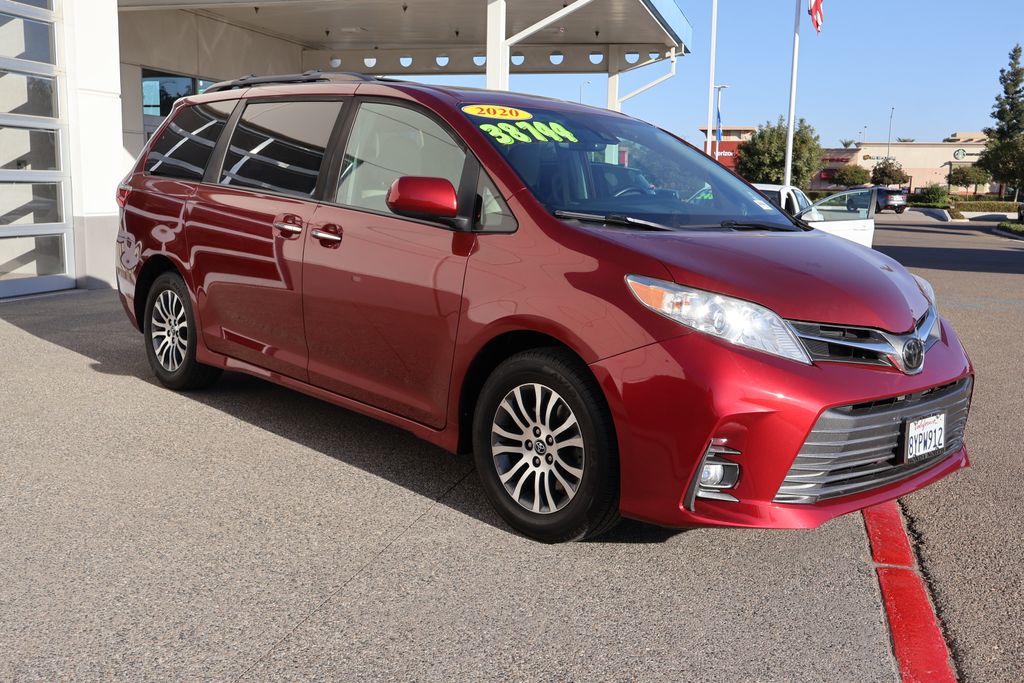 2020 Toyota Sienna XLE 3