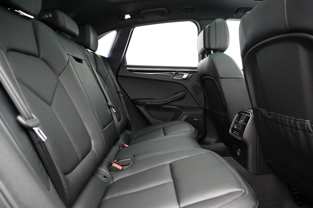 2024 Porsche Macan  18