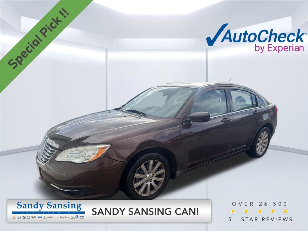 2013 Chrysler 200 Touring Sedan FWD   