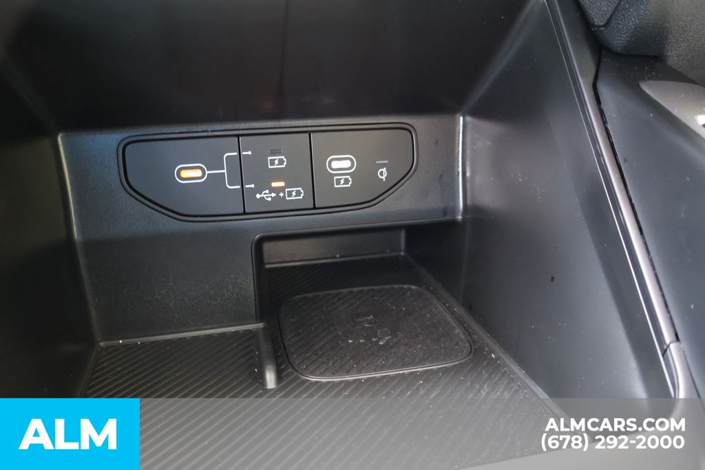 Used 2025 Black Kia S image 32