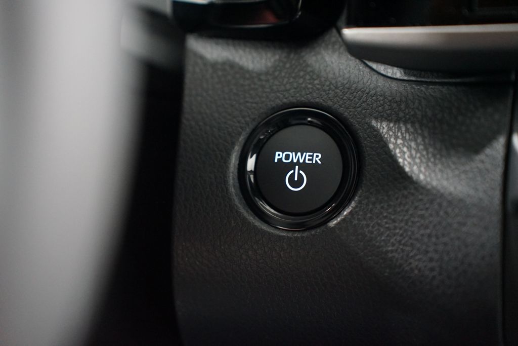 2025 Toyota Camry SE 22