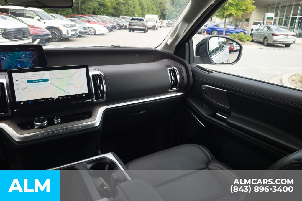 Used 2025 Silver Ford Platinum image 20