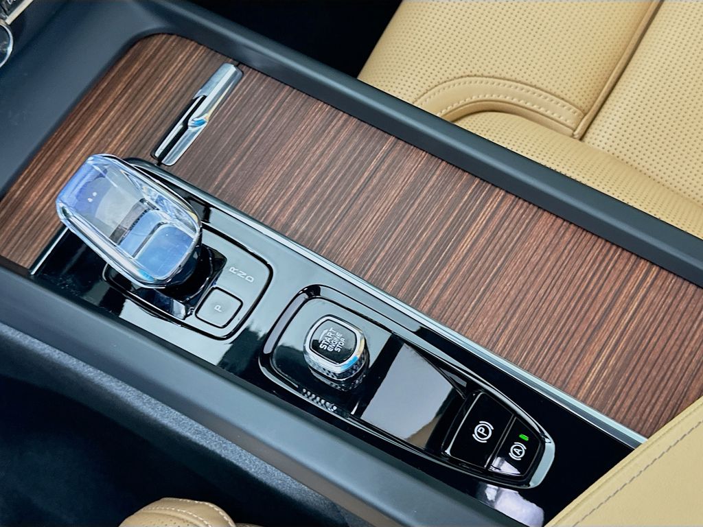 Thumbnail: 2023 Volvo XC60 - 17