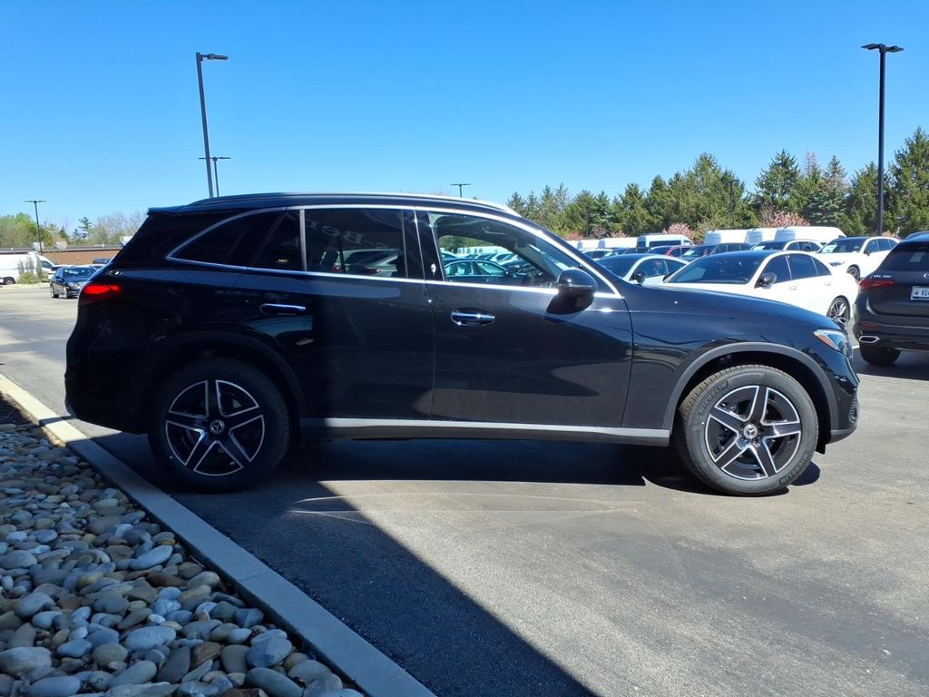 New 2026 Black Mercedes-Benz GLC 300 image 7