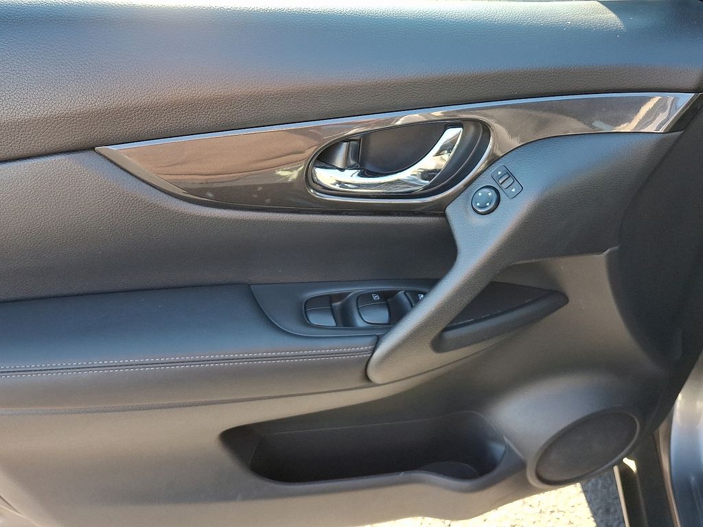 Thumbnail: 2020 Nissan Rogue - 13