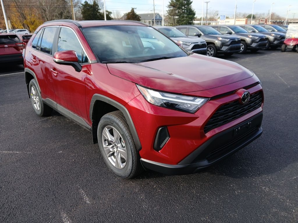 2025 Toyota RAV4 XLE's photo