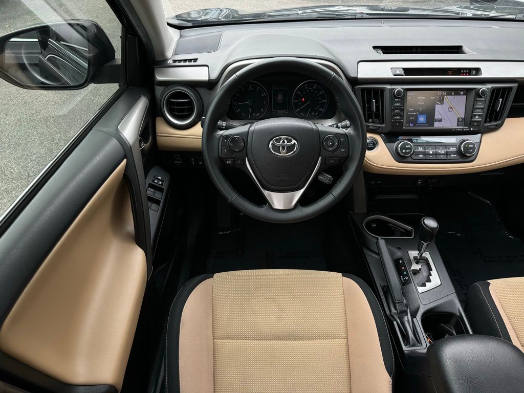 2018 Toyota RAV4 XLE 17