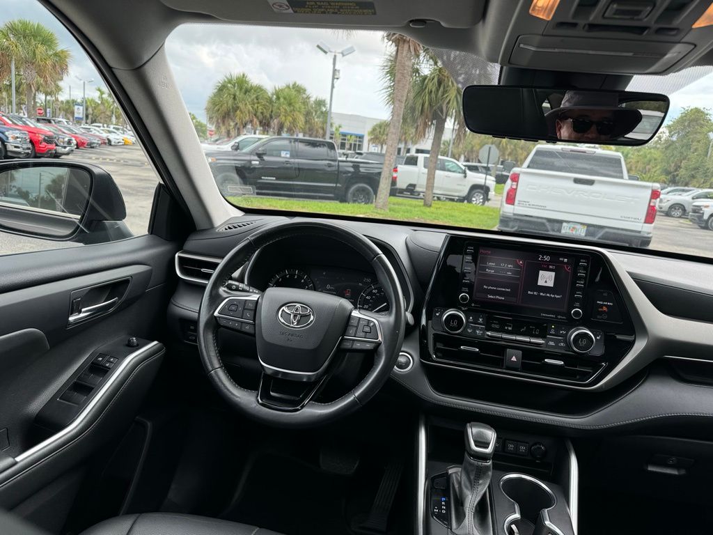 2021 Toyota Highlander XLE 23