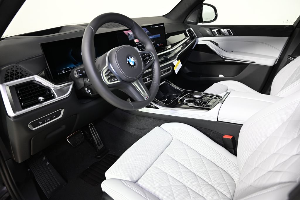 Thumbnail: 2026 BMW X7 - 15