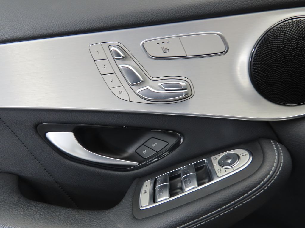 2022 Mercedes-Benz GLC 300 23