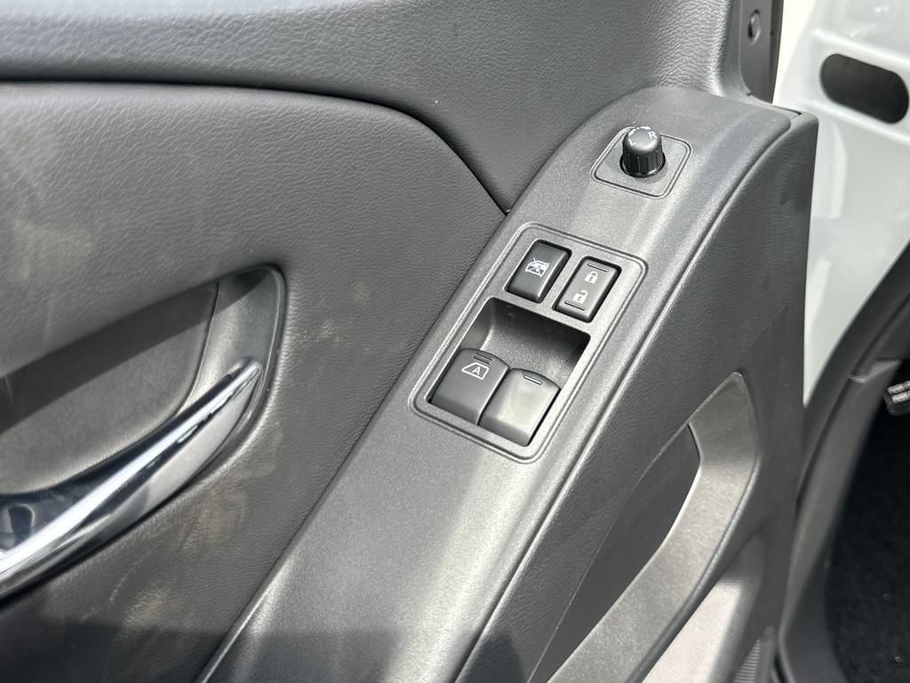 2025 Nissan Frontier SV photo