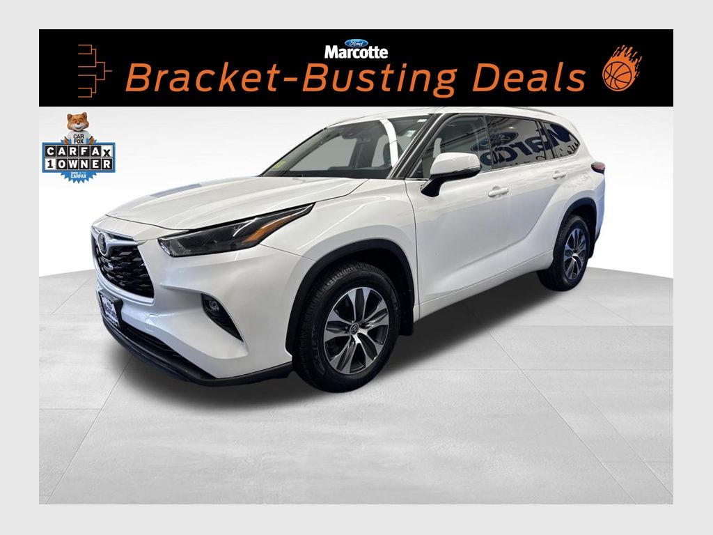 White (Wind Chill Pearl) 2022 Toyota Highlander XLE AWD SUV / Crossover All-Wheel Drive 8-Speed Automatic