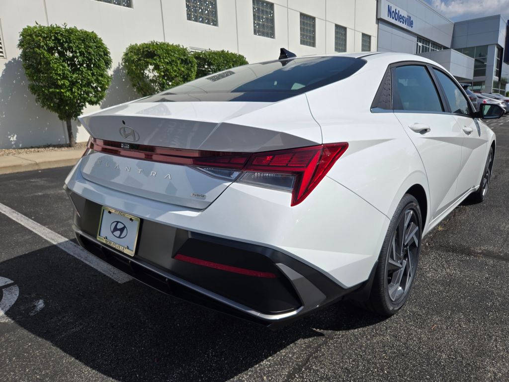 Thumbnail: 2025 Hyundai Elantra - 4