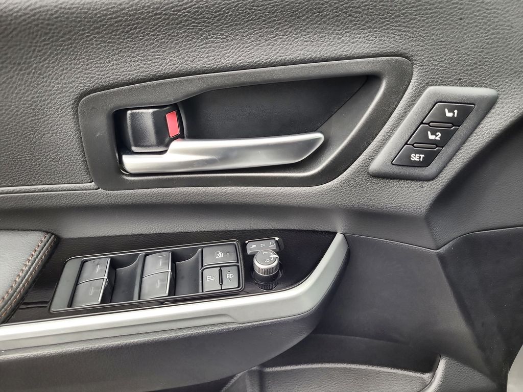 2025 Toyota Sienna Platinum 11
