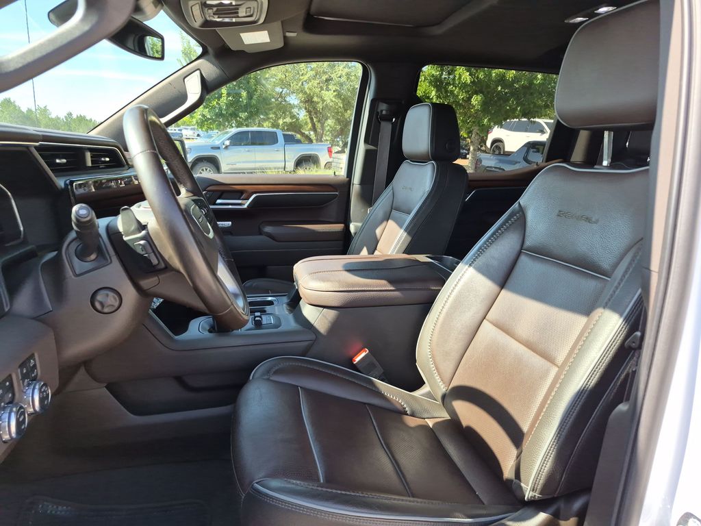 Used 2023 White GMC Denali image 23