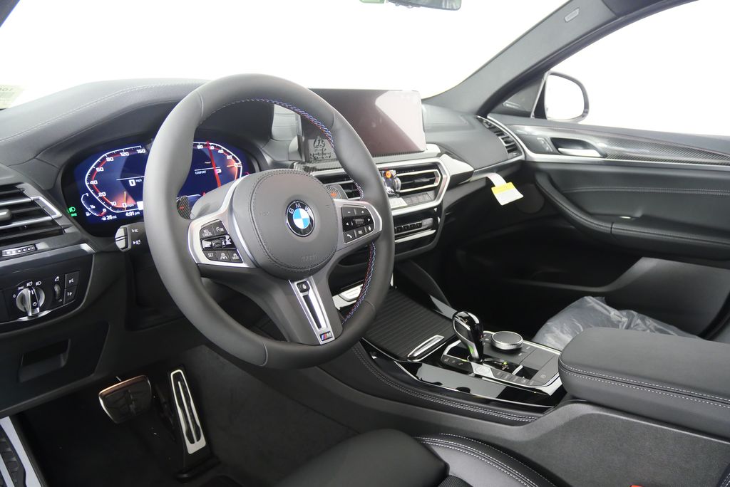 Thumbnail: 2025 BMW X4 - 13